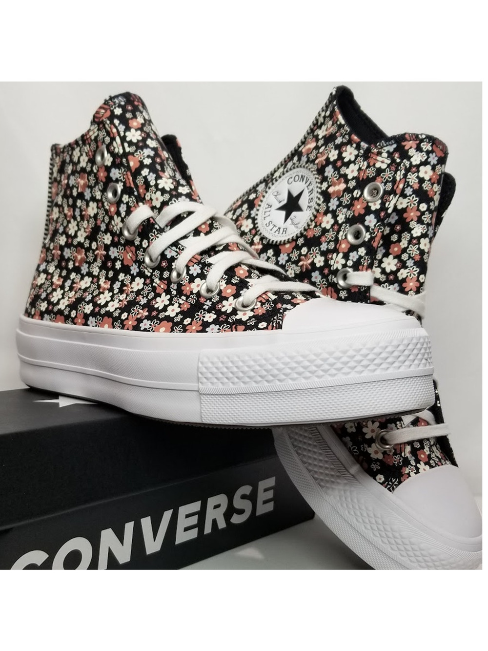 Converse Women's CTAS Platform Petite Petals Hi Tops Size 8.5 A14264C NWT